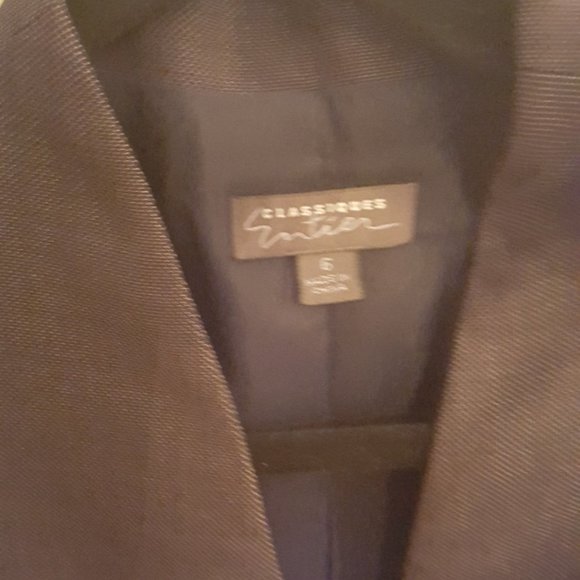 Women's Suit - Picture 4 of 5